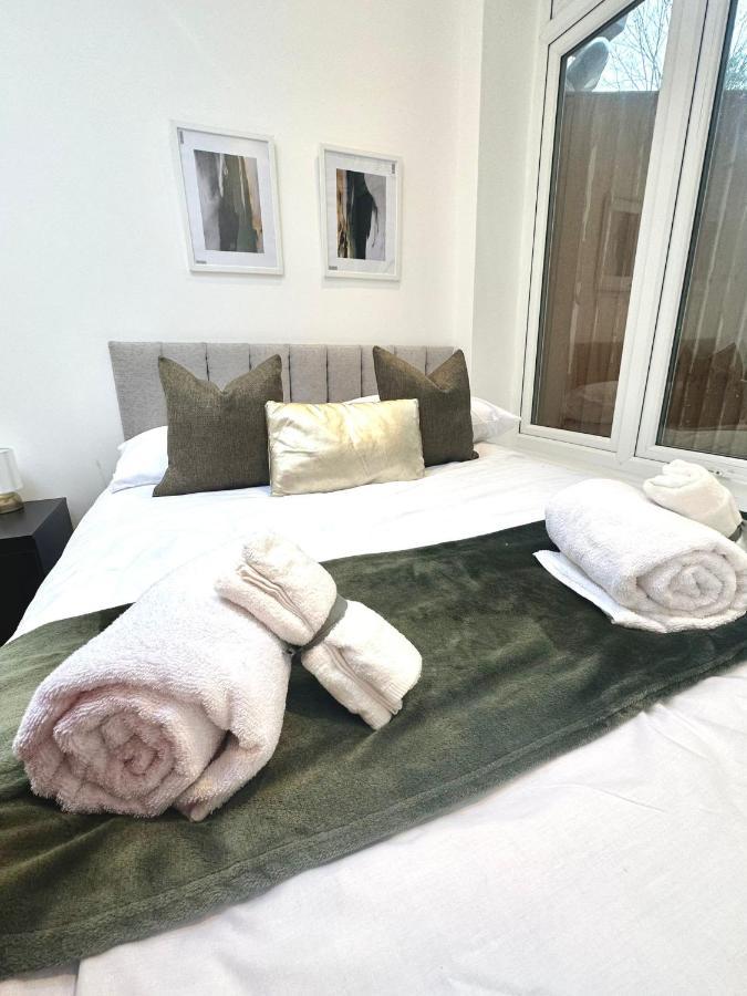 London Charm - Stylish Room In Spacious Home מראה חיצוני תמונה