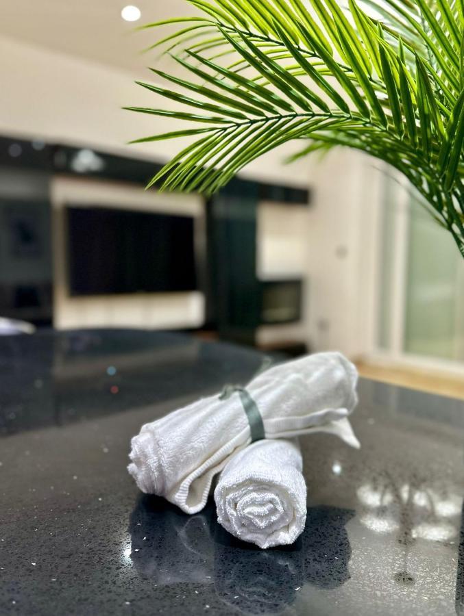 London Charm - Stylish Room In Spacious Home מראה חיצוני תמונה