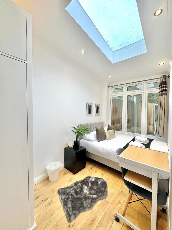 London Charm - Stylish Room In Spacious Home מראה חיצוני תמונה