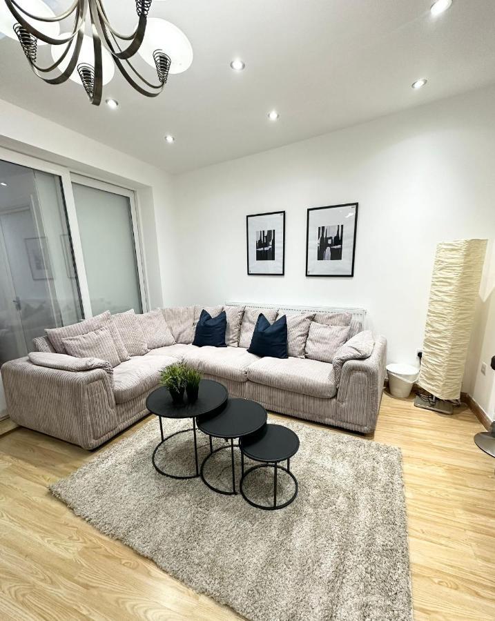 London Charm - Stylish Room In Spacious Home מראה חיצוני תמונה