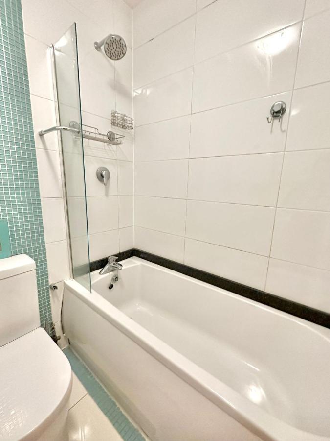 London Charm - Stylish Room In Spacious Home מראה חיצוני תמונה